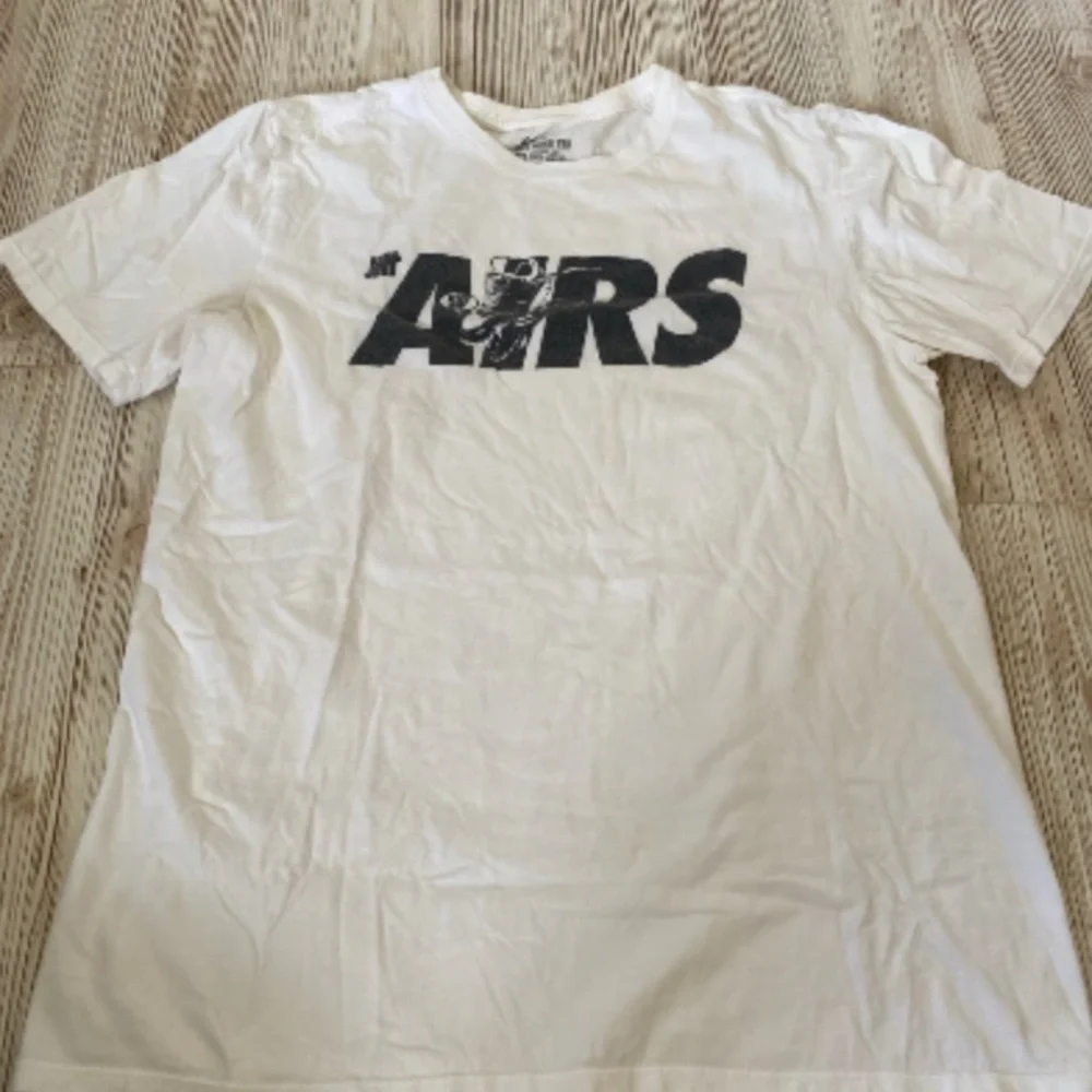 Men's nike bundle tshirt bundle, size small and medium graphic t-shirts - Picture 2 of 8